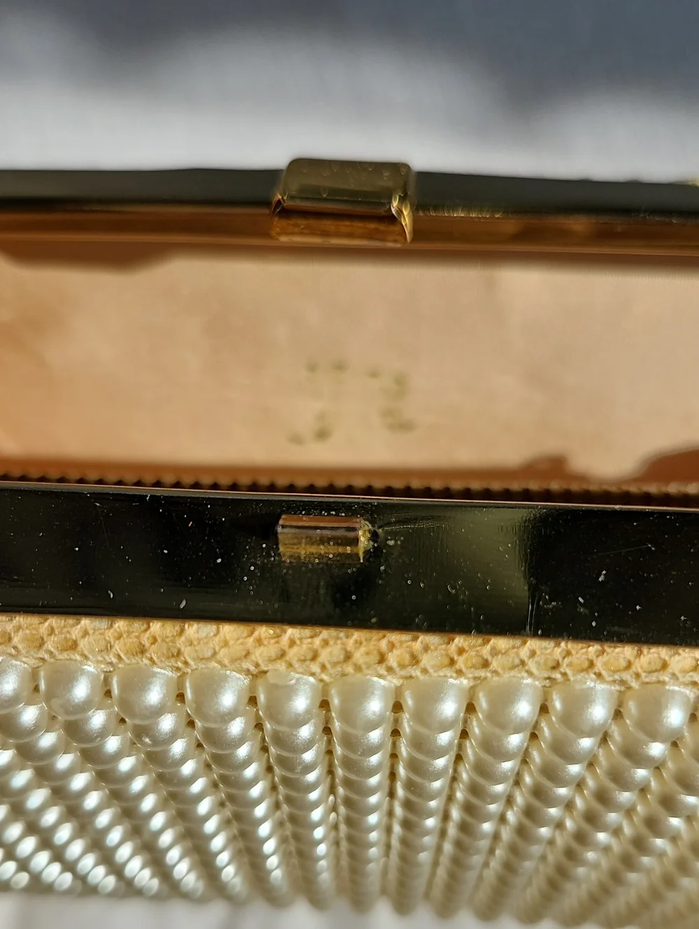JR USA Ex Cond Vintage 50's Faux Pearl Gold Tone Snap Closure Box Clutch, $25